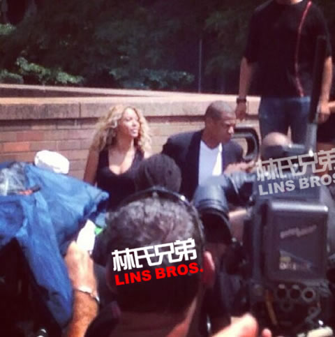 Jay Z和老婆Beyonce在纽约集会现场支持Trayvon Martin更多照片 (7张)