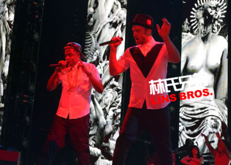 Beyoncé, Kelly Rowland和Nas观看JAY Z和Justin Timberlake巡回演唱会 (6张照片)
