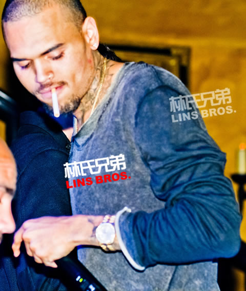 缓刑期撤销..Chris Brown情绪低迷..但为什么还会出去Party??