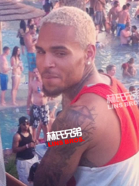 心情极糟! Chris Brown微博回应他的突发癫痫..看起来不知道如何形容这段话 (图片)