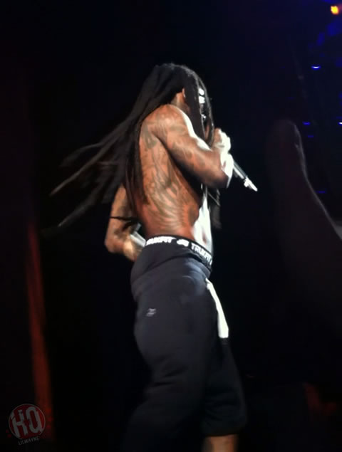 Lil Wayne在波士顿举行America’s Most Wanted巡回演唱会前排拍摄照片 (7张照片)