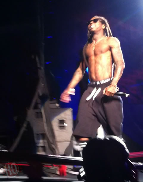 Lil Wayne在波士顿举行America’s Most Wanted巡回演唱会前排拍摄照片 (7张照片)