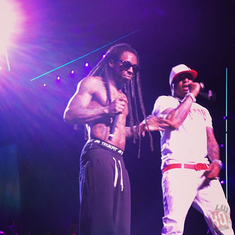 每位巨星的演唱会就像马拉松.. Lil Wayne和T.I.在波士顿举行巡回演唱会 (12张照片)