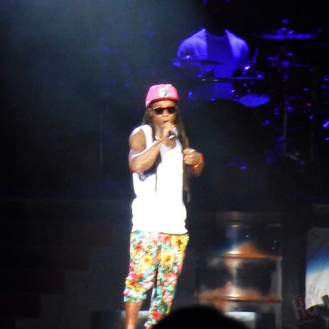 Lil Wayne带出徒弟Drake在水牛城举行America’s Most Wanted巡回演出 (12张照片)