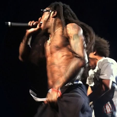 每位巨星的演唱会就像马拉松.. Lil Wayne和T.I.在波士顿举行巡回演唱会 (12张照片)