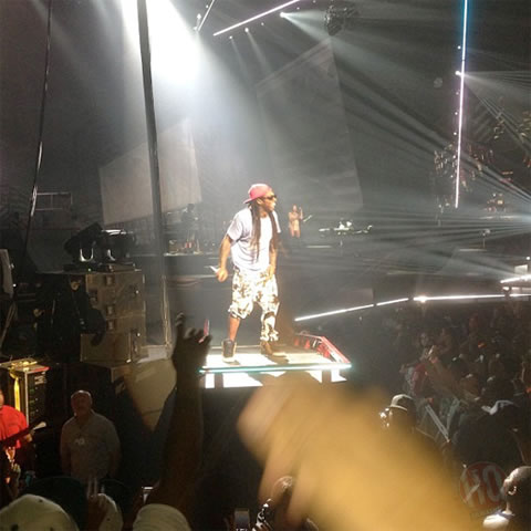 Lil Wayne在好兄弟Eminem家乡举办America’s Most Wanted巡回演唱会 (8张照片)