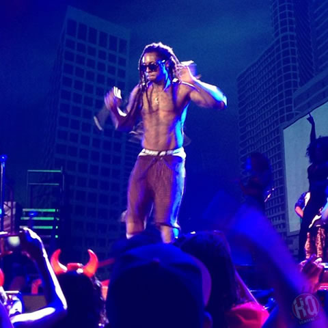 Lil Wayne和好兄弟T.I.在丹佛举行America’s Most Wanted演唱会 (13张照片)