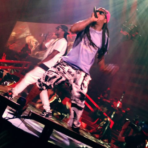 Lil Wayne底特律表演Gunwalk和Days & Days..与2 Chainz表演.. (2部视频)
