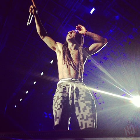 Lil Wayne和好兄弟T.I.在达拉斯举行America’s Most Wanted演唱会 (11张照片)