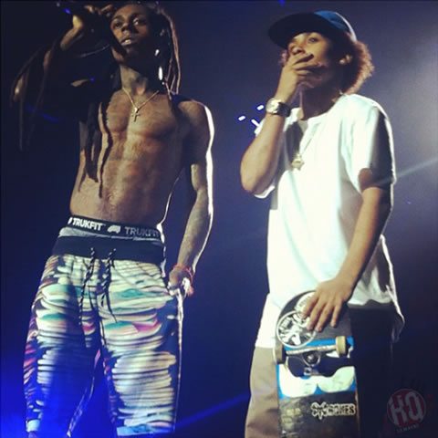 Lil Wayne在休斯敦举行America’s Most Wanted演唱会..穿米老鼠裤子 (12张照片)