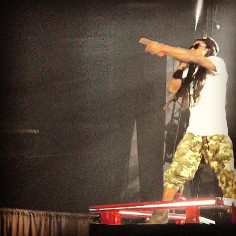 Lil Wayne和好兄弟T.I.在萨克拉门托举行America’s Most Wanted演唱会 (8张照片)