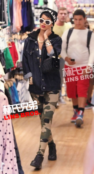 G4LIFE! Rihanna疯狂宣传着新服装Rihanna for River Island..全身几乎都穿 (12张照片)