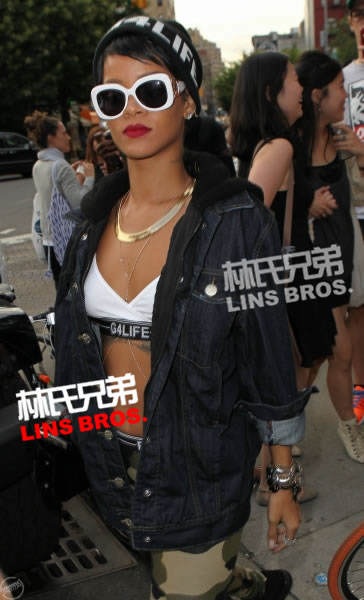 G4LIFE! Rihanna疯狂宣传着新服装Rihanna for River Island..全身几乎都穿 (12张照片)