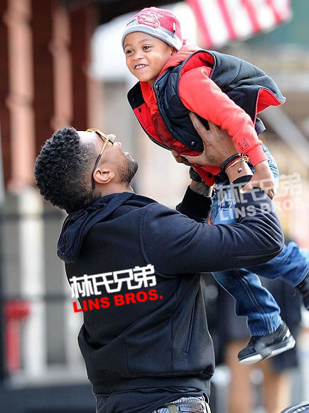 Usher的五岁儿子经历惊魂后正式出院..很健康 (照片)