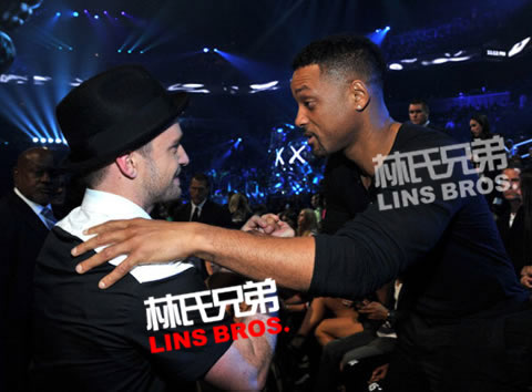 你没有看到的精彩! 2013 MTV VMAs音乐录影带大奖巨星与巨星相遇 (Pt.1/9张照片)