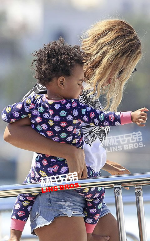 度假时间..Jay Z和老婆Beyoncé, 女儿Blue Ivy来到西班牙..当然是游艇生活 (6张照片)