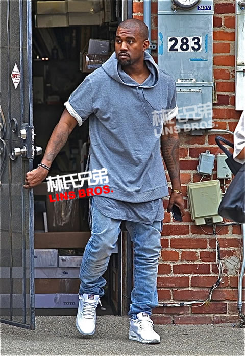 Kanye West再次疯狂..再次被恶搞..在Pusha T专辑试听Party上疯狂言论 (视频)