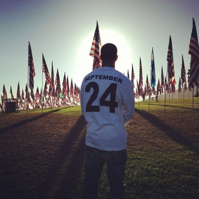 Drake 新专辑Nothing Was The Same活动火爆..现场拥挤排队歌迷出现打架冲突 (视频)