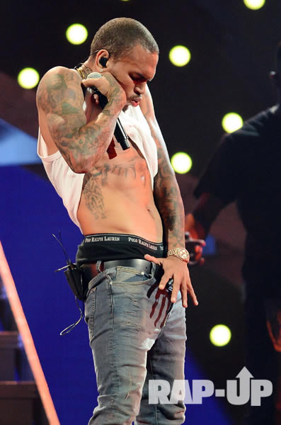 Drake, Chris Brown, J.Cole, Elton John, Kelly Rowland在iHeartRadio音乐节 (8张照片)