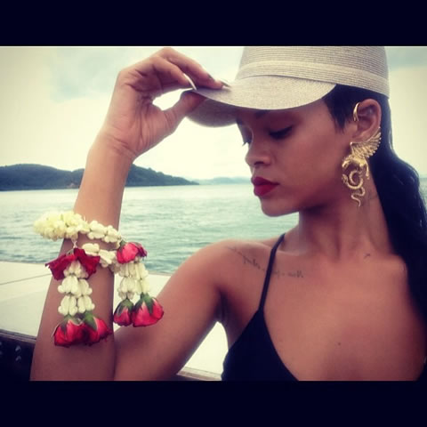 泰国美景让Rihanna驻足..兴奋地大量分享在当地旅游的照片 (12张照片)
