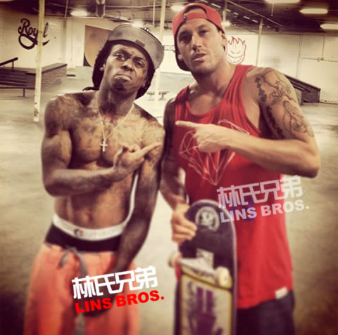 滑板还是滑板..Lil Wayne继续在洛杉矶训练滑板..这次在私人滑板公园 (4张照片)