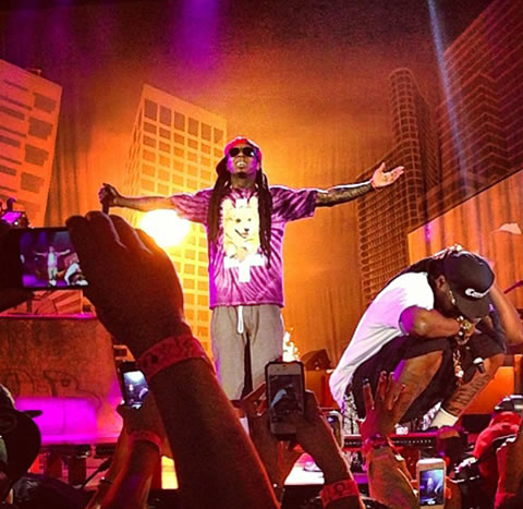 Lil Wayne和好兄弟T.I.在加利福尼亚州举行America’s Most Wanted演唱会 (9张照片)