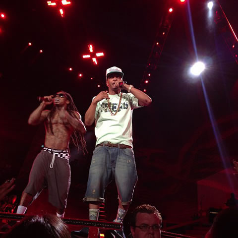 Lil Wayne和好兄弟T.I.在加利福尼亚州举行America’s Most Wanted演唱会 (9张照片)