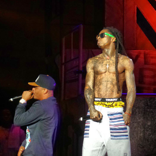 Lil Wayne和好兄弟T.I.在加利福尼亚州举行America’s Most Wanted演唱会 (12张照片)