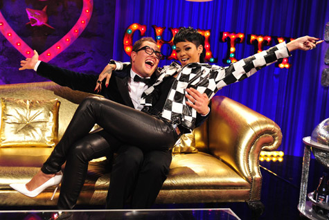 Rihanna 表演单曲 What Now .. Alan Carr: Chatty Man节目现场 (视频)