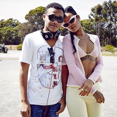 Rihanna发布单曲What Now官方封面 + 最新几张在南非开普敦照片 (9张照片)