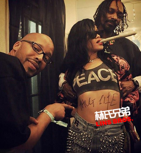 Smoke Weed! Rihanna与Snoop Dogg一起抽大麻烟.. 分享照片 (照片)