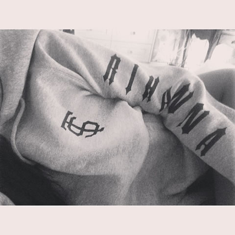 Rihanna发布单曲What Now官方封面 + 最新几张在南非开普敦照片 (9张照片)