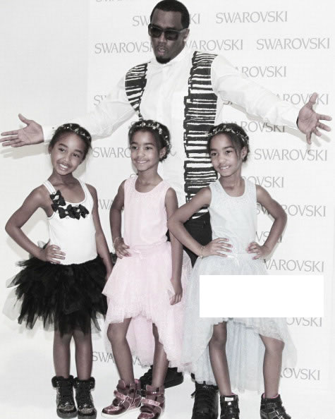 嘻哈第一富豪Diddy的3个女儿人生首次进入时尚T台..爸爸在下面观看 (6张照片)