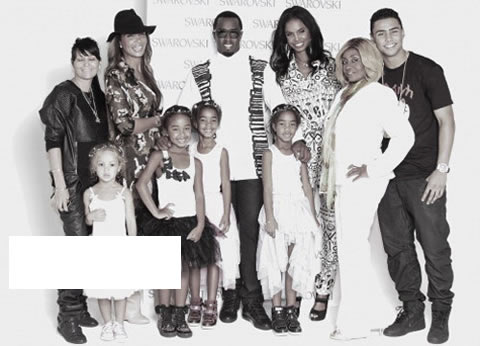 嘻哈第一富豪Diddy的3个女儿人生首次进入时尚T台..爸爸在下面观看 (6张照片)