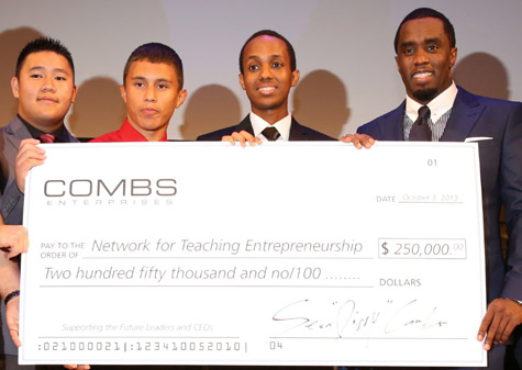 嘻哈首富Diddy 慈善：捐出美元支票，捐出时间，培养将来伟大的企业家 (照片)
