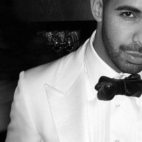 Suit & Tie..新巨星Drake已经27岁庆祝生日.. 这样的蛋糕谁舍得吃??  (9张照片)