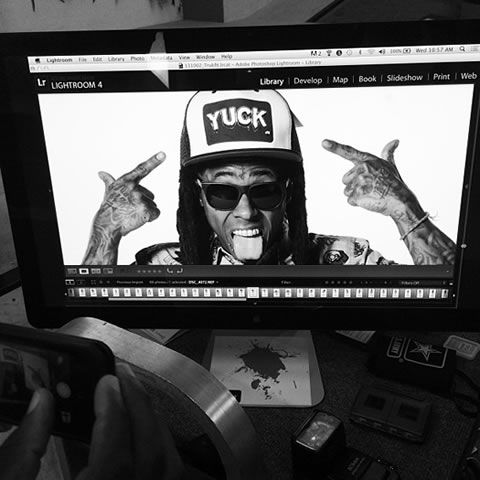 Lil Wayne的滑板服装品牌TRUKFIT宣传照片拍摄现场..不忘竖出中指 (5张照片)
