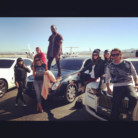 性感卡戴珊与未婚夫Kanye West，Tyga和爱人Blac Chyna等庆祝生日 (7张照片)