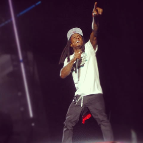 继续在法国游..Lil Wayne在昂内维尔举行America’s Most Wanted演唱会 (12张照片)