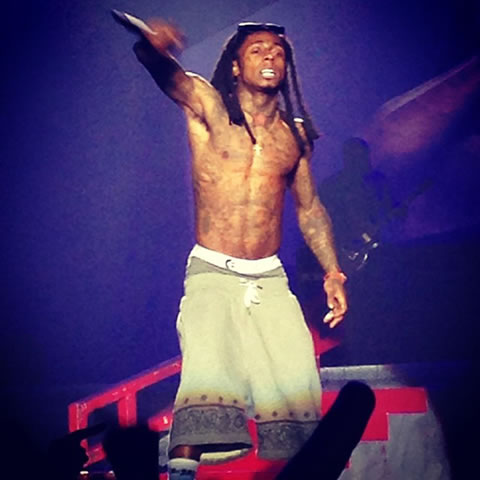 继续在法国游..Lil Wayne在昂内维尔举行America’s Most Wanted演唱会 (12张照片)