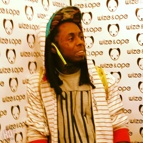 这次Lil Wayne到法国还有一个目的..他在巴黎参加了一个重要的活动 (10张照片)