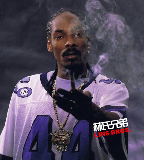 放下Snoop Lion..Snoop Dogg又改名字了..改成Snoopzilla..原因明确