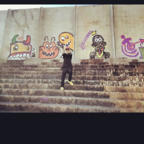 非法涂鸦! 超级巨星Justin Bieber在巴西的涂鸦受到蓄意破坏财物的指控 (4张照片)