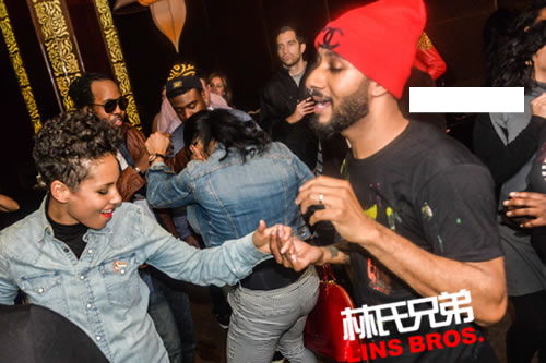 Alicia Keys 和老公 Swizz Beatz 在一个生日Party上跳舞仿佛忘了自己 (3张照片)