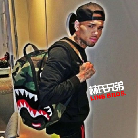 Chris Brown启动背包产品线.. 虽然无法公开亮相 (4张照片)