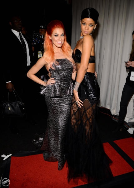 Rihanna在2013 American Music Awards现场照片集锦 (16张照片)