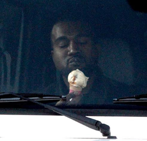 Kanye West最爱的食品可以让他闭着眼睛感到快乐忘我 (照片)