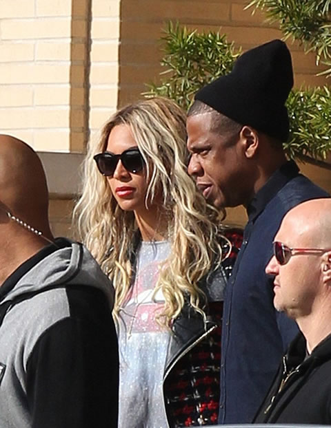 Jay Z 44岁生日..和妻子Beyonce一起出去购物 (5张照片)