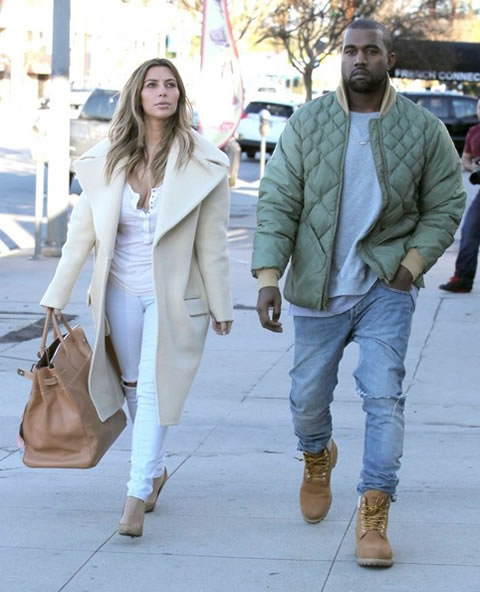 Kanye West送未婚妻卡戴珊昂贵的爱马仕裸体女人包包作为圣诞礼物 (12张照片)