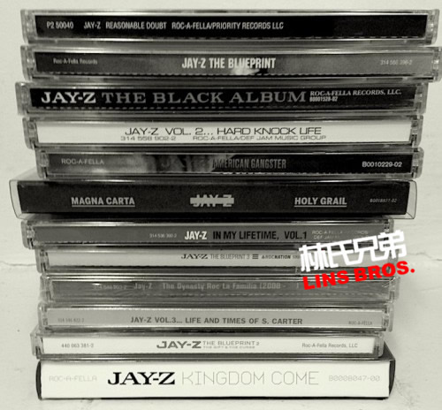 Jay Z把12张个人专辑按喜好依次叠放从上到下排名 (照片)